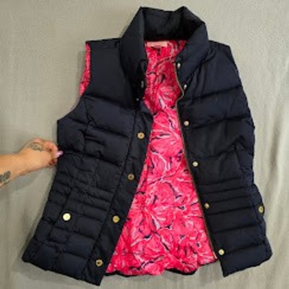 Lilly Pulitzer Navy Blue Puffer Vest Pink Floral Lining Gold Hardware Small